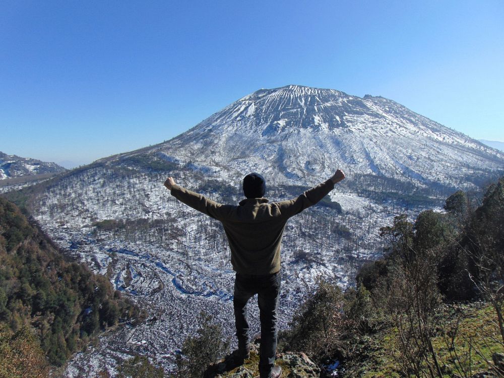 Man getting to the top of the Vesuvius